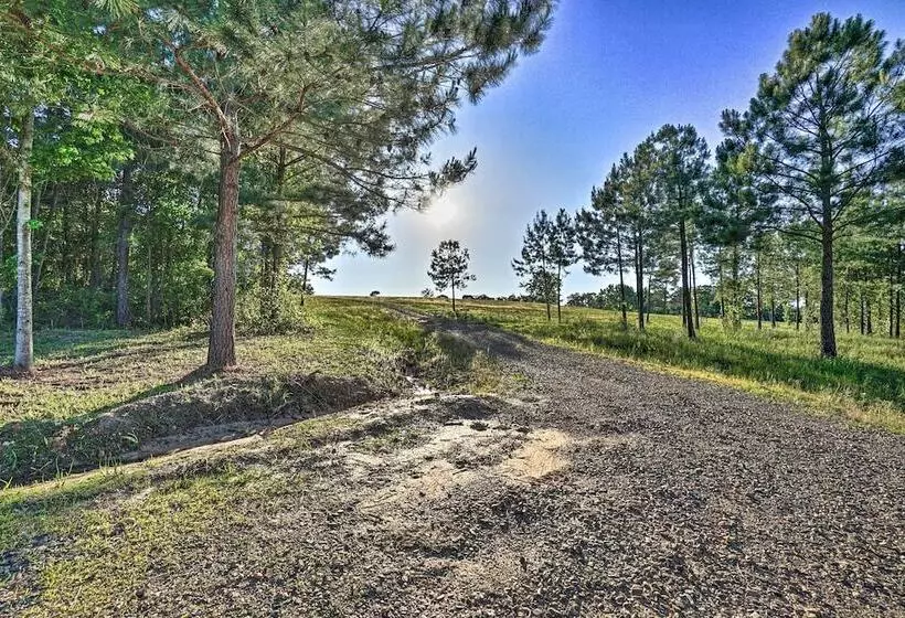 Serene Broken Bow Cabin W/ Fire Pit & Gas Grill!