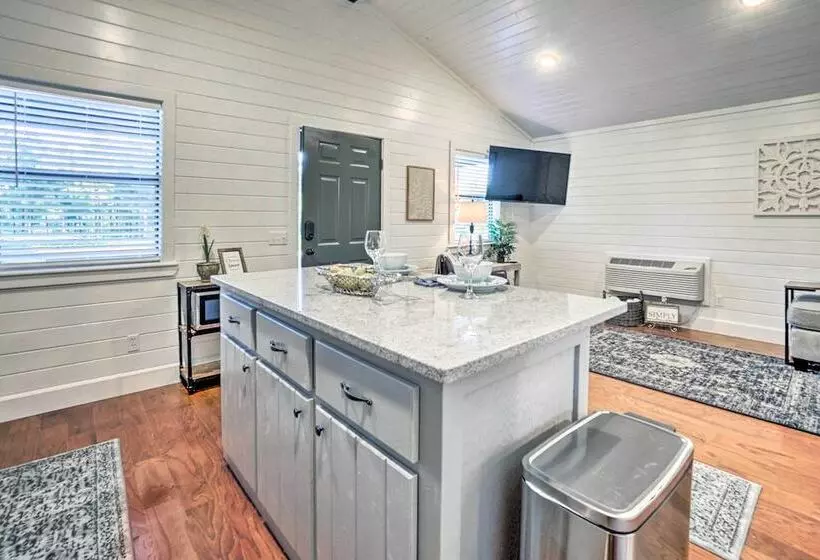 Serene Broken Bow Cabin W/ Fire Pit & Gas Grill!