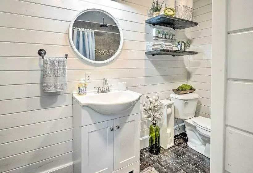 Serene Broken Bow Cabin W/ Fire Pit & Gas Grill!