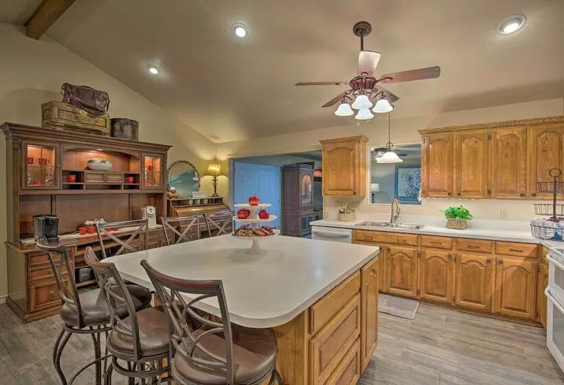 Cozy Family Home W/ Fire Pit, 4 Mi To Lake Fork