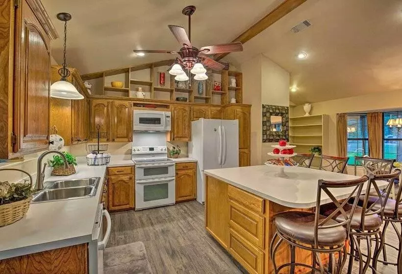 Cozy Family Home W/ Fire Pit, 4 Mi To Lake Fork