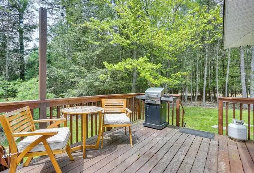 Cozy Swan Lake Apt W/ Grill + Private Yard