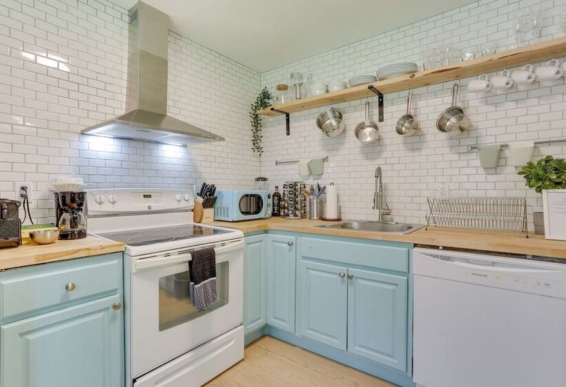 Cozy Swan Lake Apt W/ Grill + Private Yard