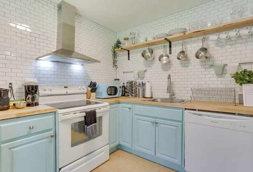 Cozy Swan Lake Apt W/ Grill + Private Yard