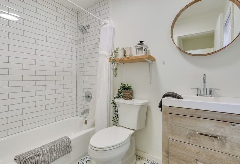 Cozy Swan Lake Apt W/ Grill + Private Yard