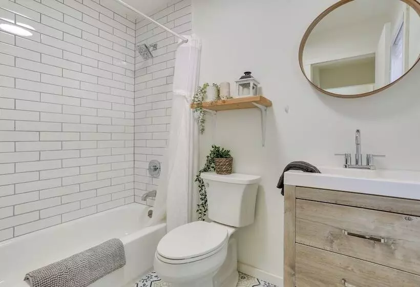 Cozy Swan Lake Apt W/ Grill + Private Yard