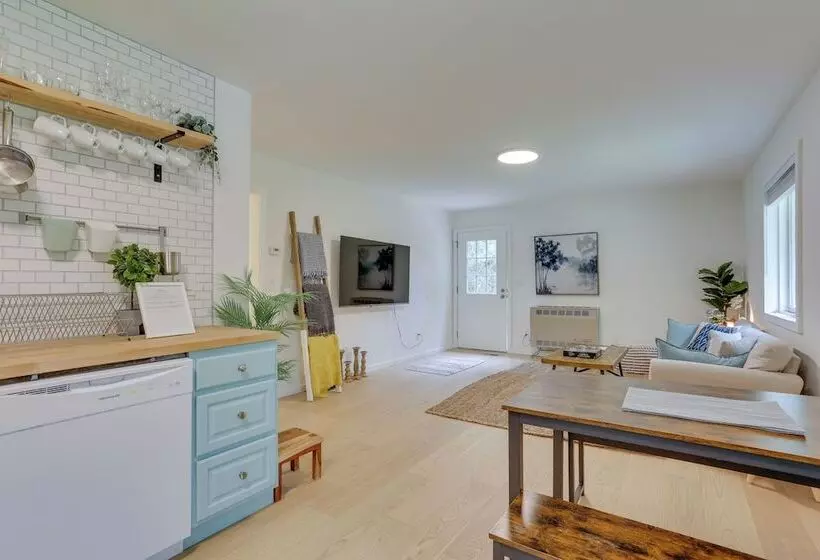 Cozy Swan Lake Apt W/ Grill + Private Yard