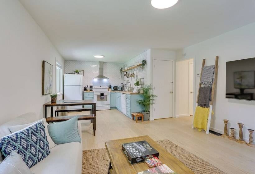 Cozy Swan Lake Apt W/ Grill + Private Yard