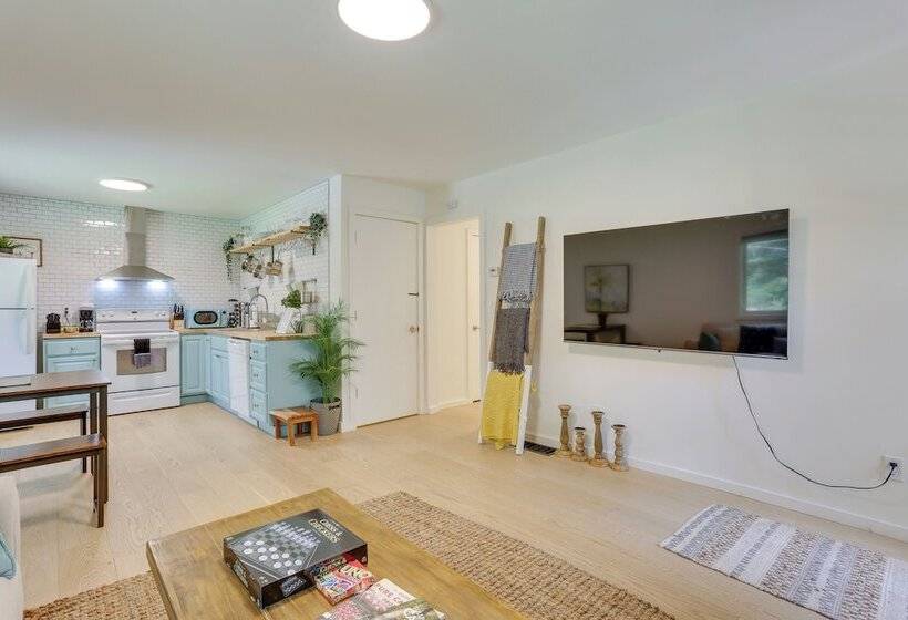 Cozy Swan Lake Apt W/ Grill + Private Yard