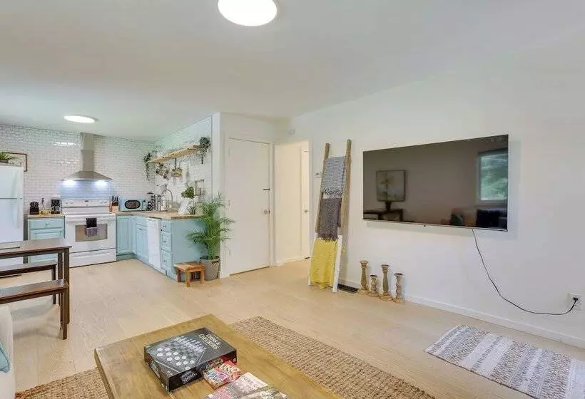 Cozy Swan Lake Apt W/ Grill + Private Yard