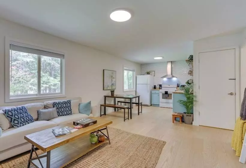 Cozy Swan Lake Apt W/ Grill + Private Yard