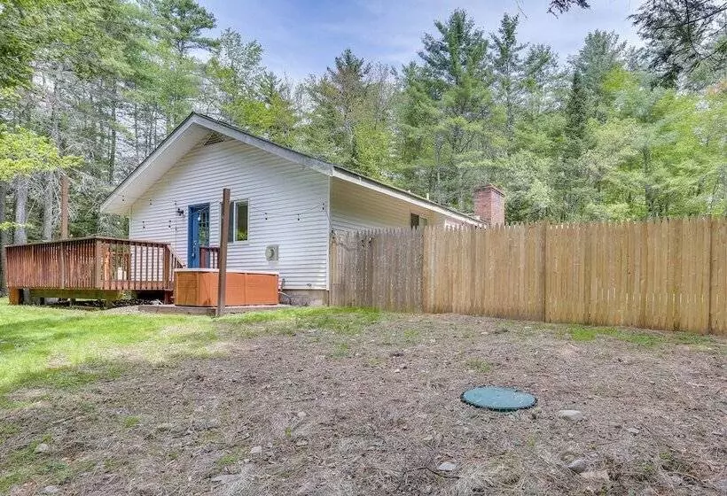 Cozy Swan Lake Apt W/ Grill + Private Yard