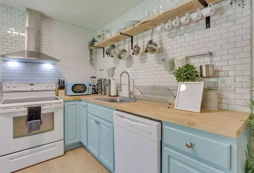 Cozy Swan Lake Apt W/ Grill + Private Yard