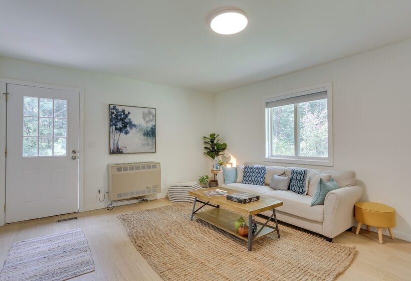 Cozy Swan Lake Apt W/ Grill + Private Yard