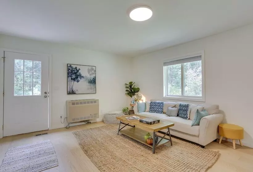 Cozy Swan Lake Apt W/ Grill + Private Yard