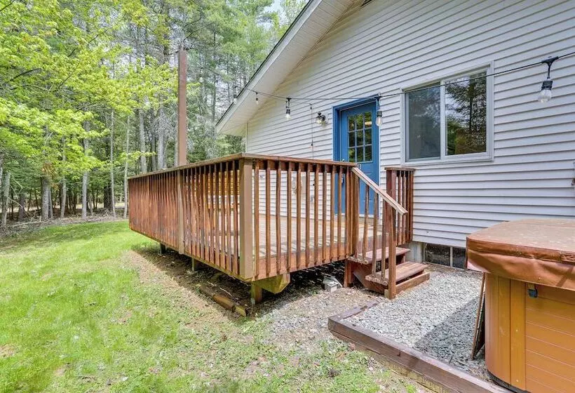 Cozy Swan Lake Apt W/ Grill + Private Yard