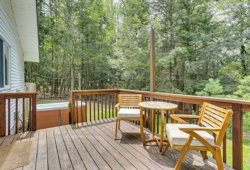 Cozy Swan Lake Apt W/ Grill + Private Yard