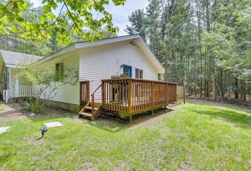 Cozy Swan Lake Apt W/ Grill + Private Yard