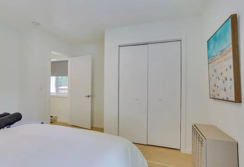 Cozy Swan Lake Apt W/ Grill + Private Yard