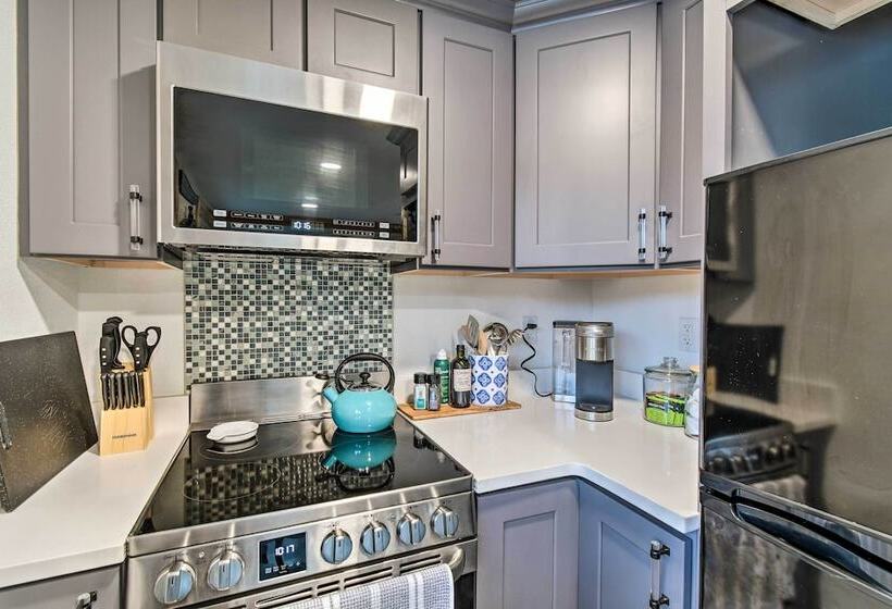 Dreamy Bayfront Cabin W/ View, Dock & Kayaks