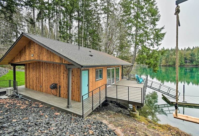 Dreamy Bayfront Cabin W/ View, Dock & Kayaks