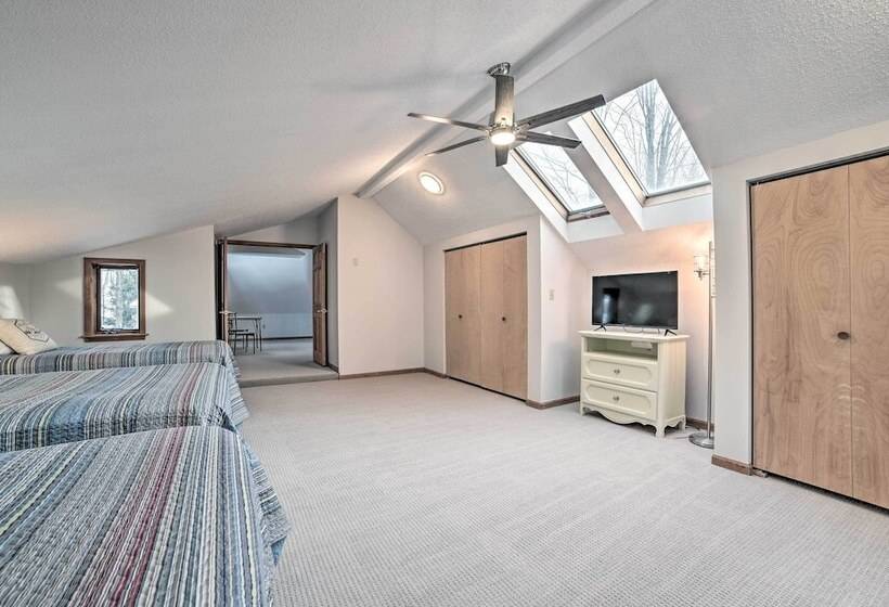 Harbor Springs Home: 1 Mi To Nubs Nob Ski Resort