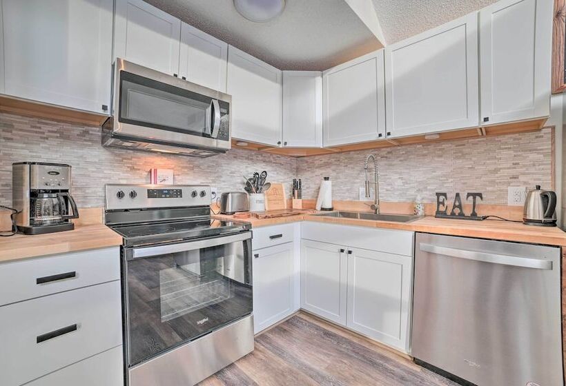 Harbor Springs Home: 1 Mi To Nubs Nob Ski Resort