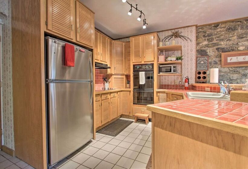 Historic Helena Retreat   Near Dtwn & Mt Helena!