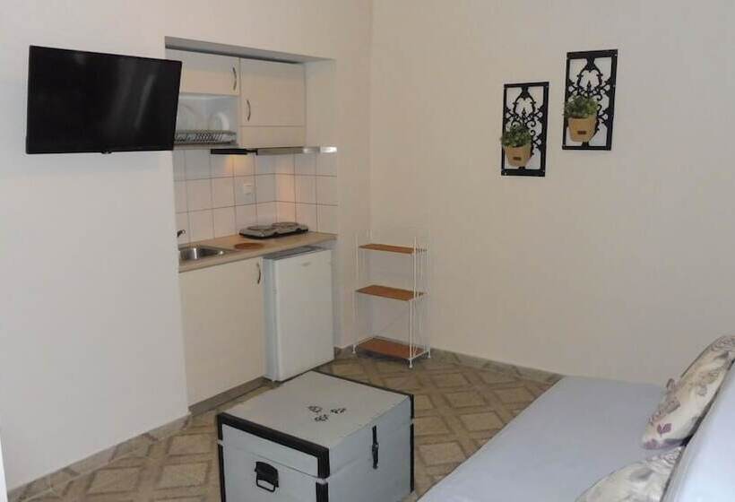 Отель Klio Apartments And Studios