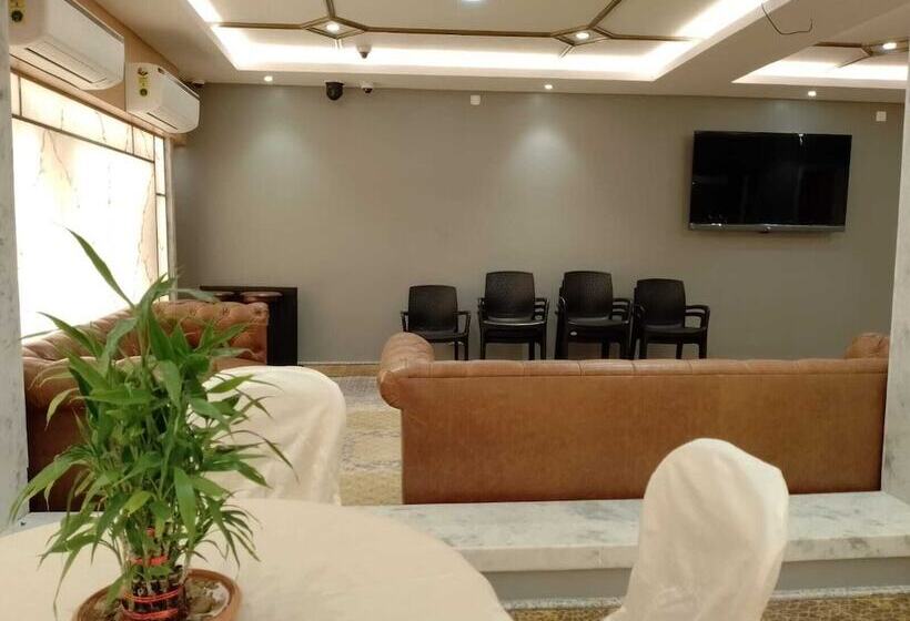 هتل La Nicholas Dei Da Kine Resort