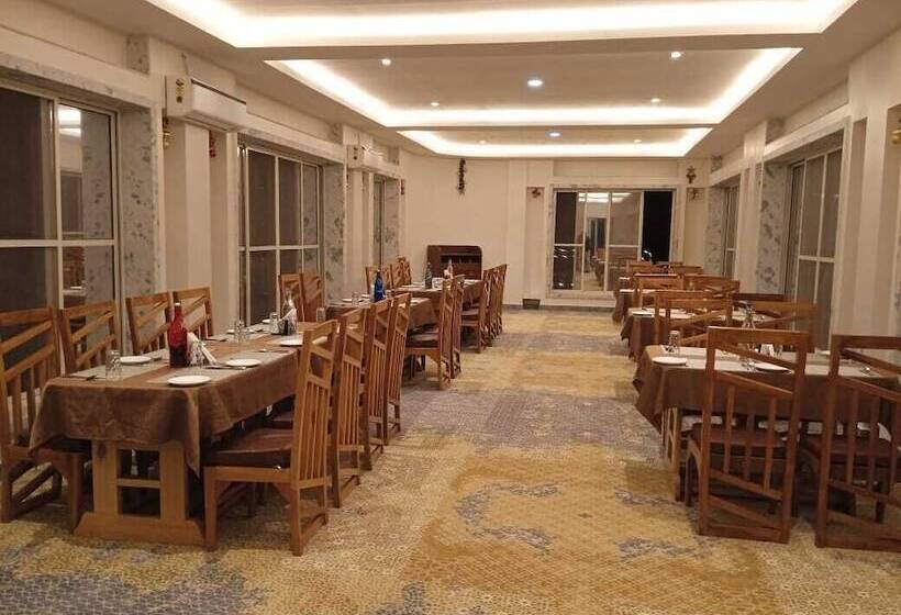 هتل La Nicholas Dei Da Kine Resort