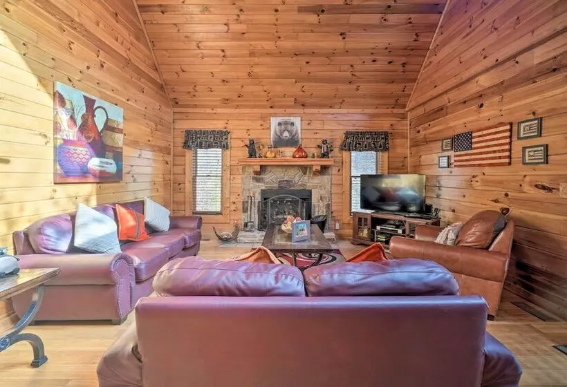 Inviting Sevierville Cabin W/ Deck & Hot Tub!