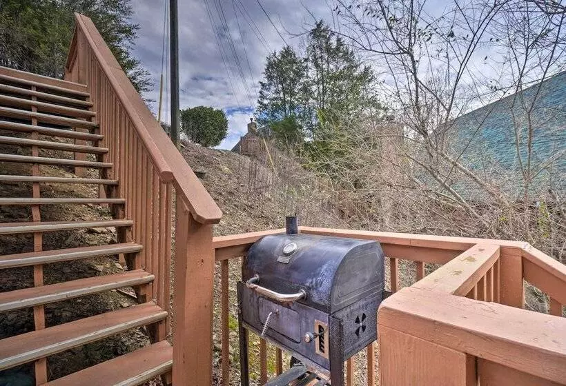 Inviting Sevierville Cabin W/ Deck & Hot Tub!