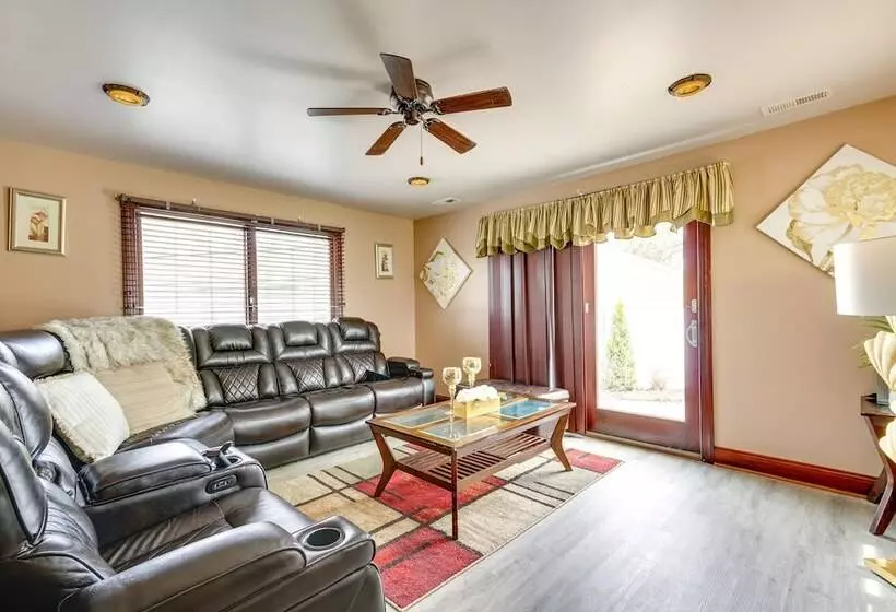 Lovely Ocean Gate Home < 1 Mi To Beach!