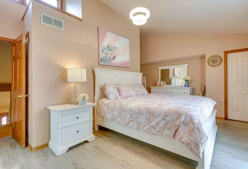 Lovely Ocean Gate Home < 1 Mi To Beach!