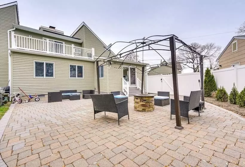 Lovely Ocean Gate Home < 1 Mi To Beach!