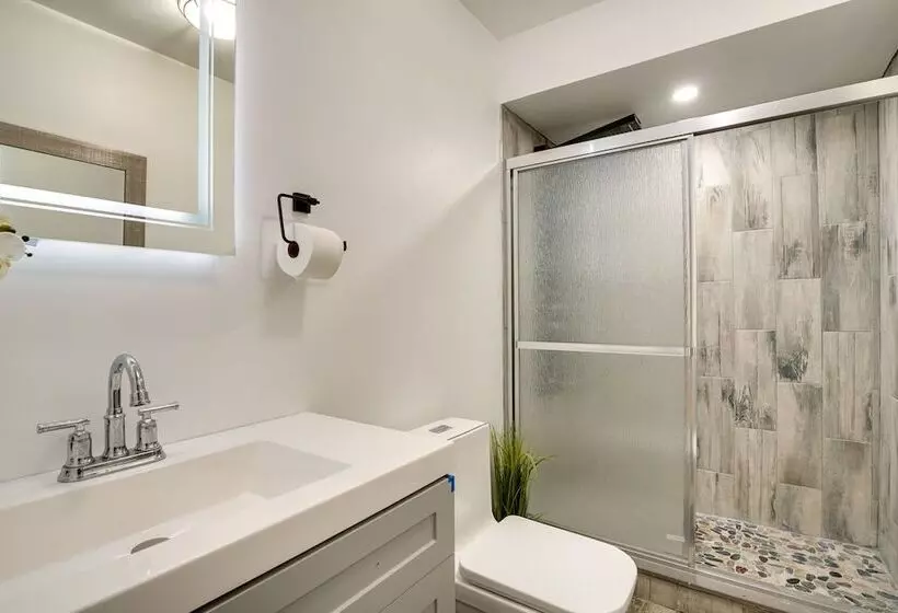 Lovely Ocean Gate Home < 1 Mi To Beach!