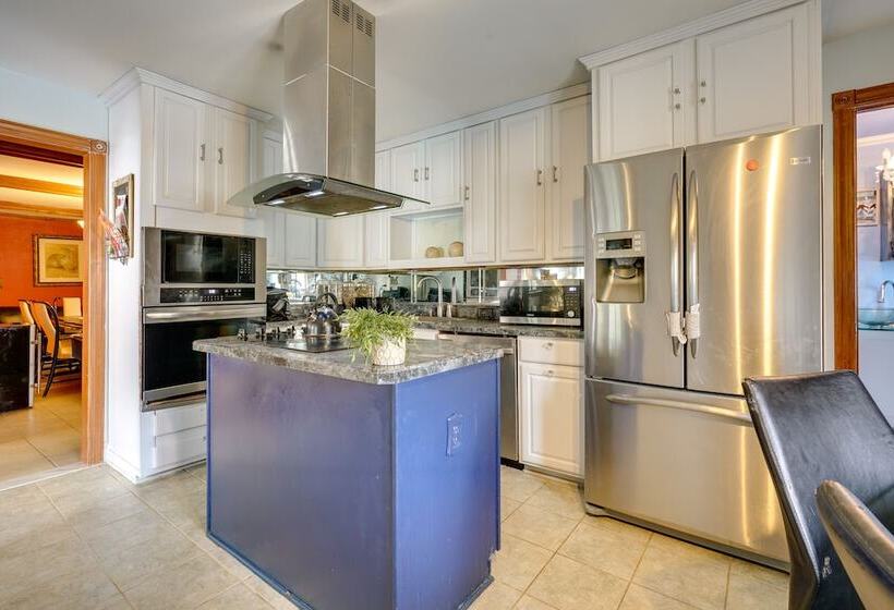 Lovely Ocean Gate Home < 1 Mi To Beach!