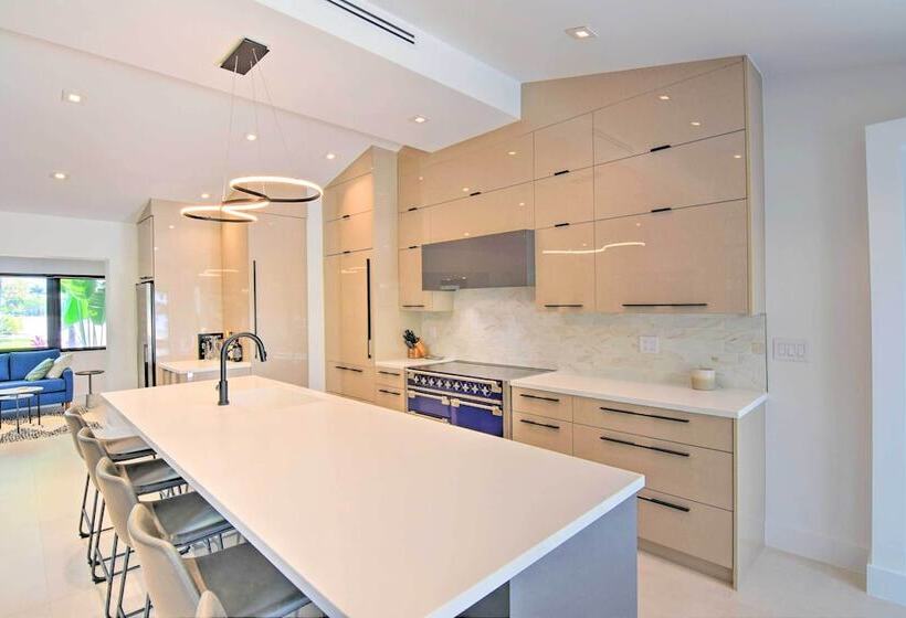 Luxe Wilton Manors Home W/ Private Boat Dock