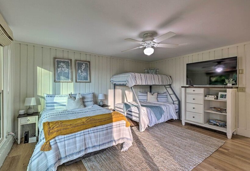 Sugar Mountain Escape W/ Deck & Mountain Views!