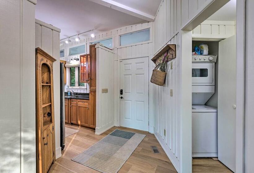 Sugar Mountain Escape W/ Deck & Mountain Views!