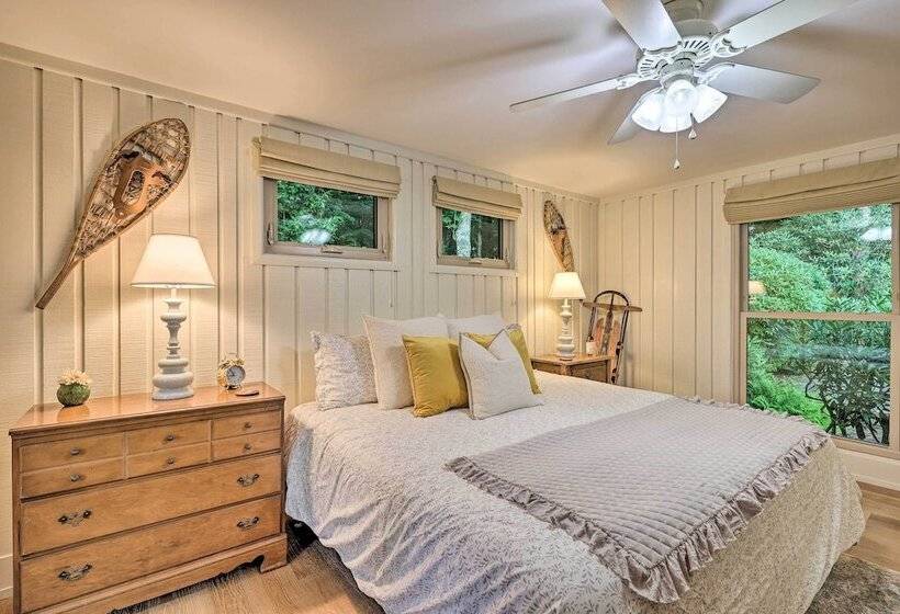 Sugar Mountain Escape W/ Deck & Mountain Views!