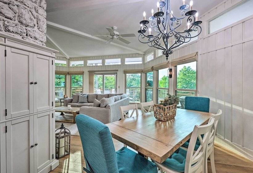 Sugar Mountain Escape W/ Deck & Mountain Views!