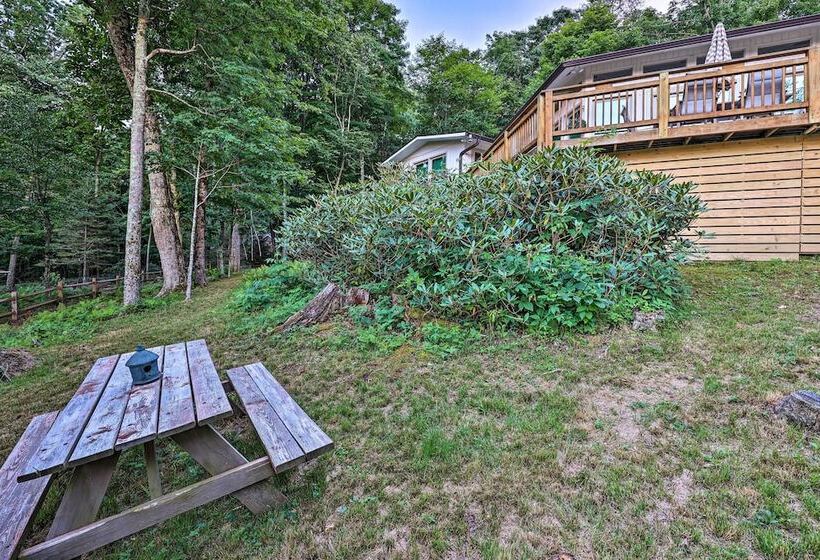 Sugar Mountain Escape W/ Deck & Mountain Views!
