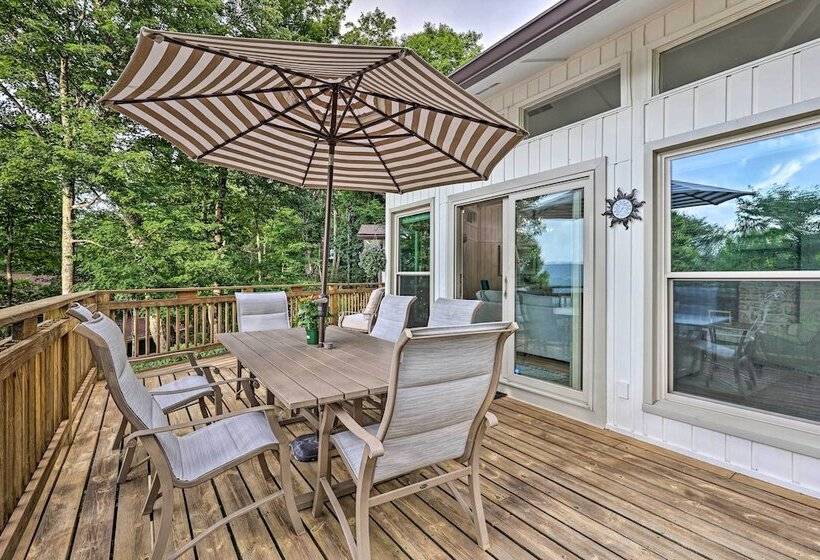 Sugar Mountain Escape W/ Deck & Mountain Views!