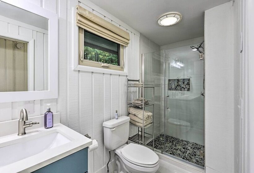 Sugar Mountain Escape W/ Deck & Mountain Views!