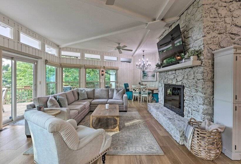 Sugar Mountain Escape W/ Deck & Mountain Views!