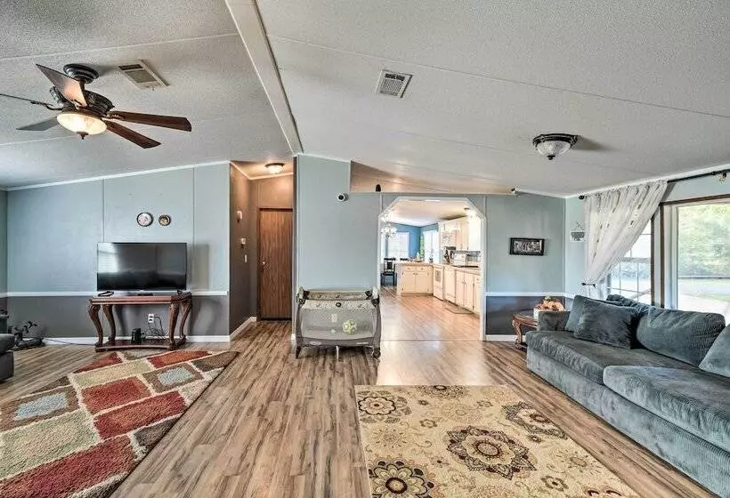 Palatka Hideaway W/ Fireplace & Private Porch