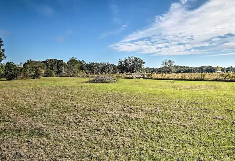 Palatka Hideaway W/ Fireplace & Private Porch