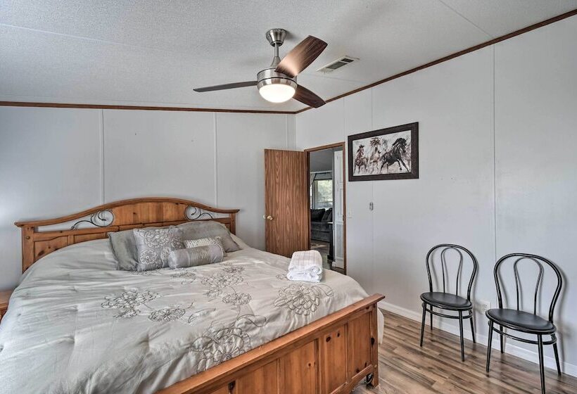 Palatka Hideaway W/ Fireplace & Private Porch